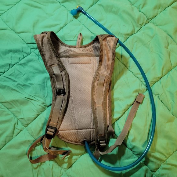 Camelbak Hydrobak Light Hydration Hiking Backpack Black With 50 Oz Water Bladder - Picture 2 of 6